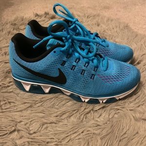 Women’s Nike Tailwind 8